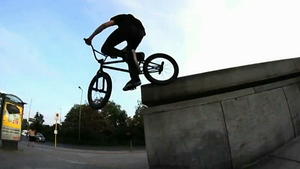Bruno Hoffmann: BMX-Weltmeister im 'Street-Parcour' erobert Berlin BMX-Rad, Bruno Hoffmann, Berlin