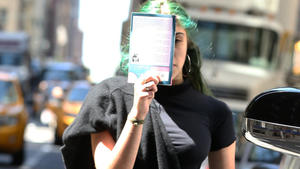 Lourdes hat sich die Haare gefärbt