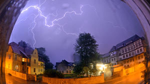 Unwetterwarnung: Es kracht gewaltig