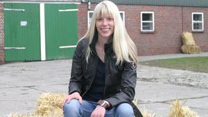 Sie sucht eine Partnerin Lena, die patente Jungbäuerin