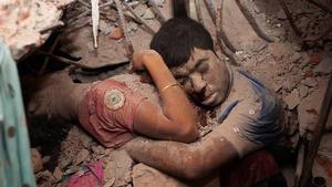 Dieses Foto geht um die Welt Die letzte Umarmung von Bangladesch