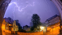 Buchen suchen, Eichen weichen? Gewitter: Nicht den Schirm aufmachen!