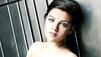 Sarah Kreuz h&auml;lt ihr erstes Album in den H&auml;nden: ''One Moment In Time''