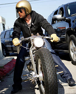 Brad Pitt Unfall Treffen Jennifer Aniston