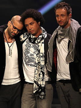 X Factor 1. Liveshow - LaFamille raus