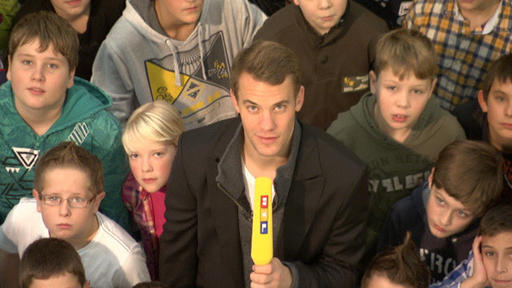 "RTL - Wir helfen Kindern"-Pate Manuel Neuer kämpft gegen Kinderarmut in seiner Heimatstadt Manuel Neuer unterstützt Heimat Gelsenkirchen
